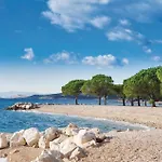Amazing In With Swimming Pool Apartamento Kostrena