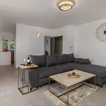Amazing In With Swimming Pool *