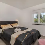 Apartamento Amazing In With Swimming Pool