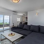 Amazing In With Swimming Pool Apartamento *