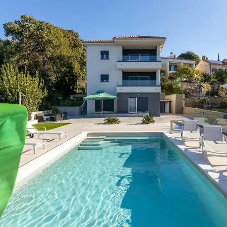 Apartman Amazing In With Swimming Pool