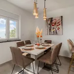 Apartmán Amazing In With Swimming Pool *