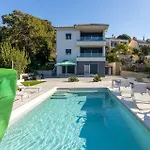 Apartmán Amazing In With Swimming Pool