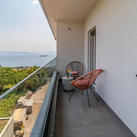 Amazing In With Swimming Pool
