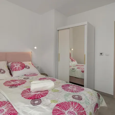 Amazing In With Swimming Pool Apartament *