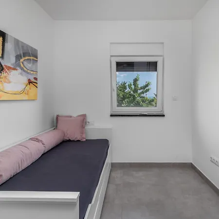 Apartament Amazing In With Swimming Pool