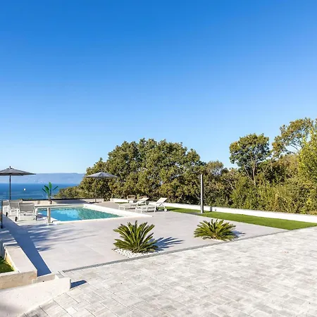 Amazing In With Swimming Pool Apartmán Kostrena